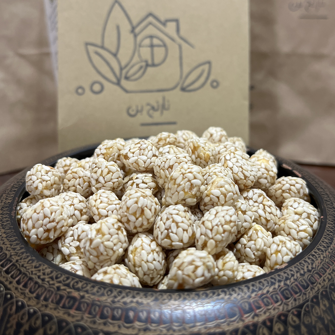 نقل بادام کنجدی